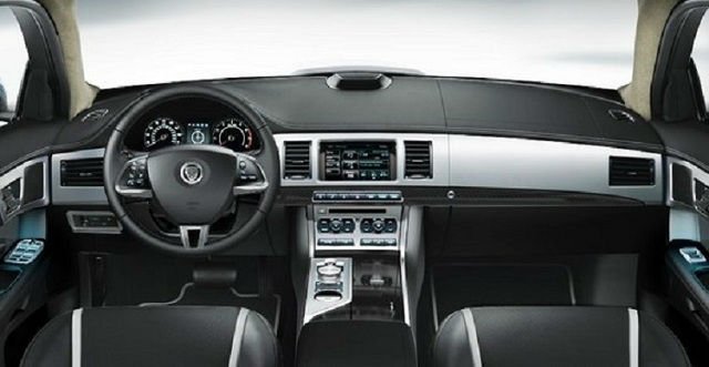 2017 Jaguar XJ interior