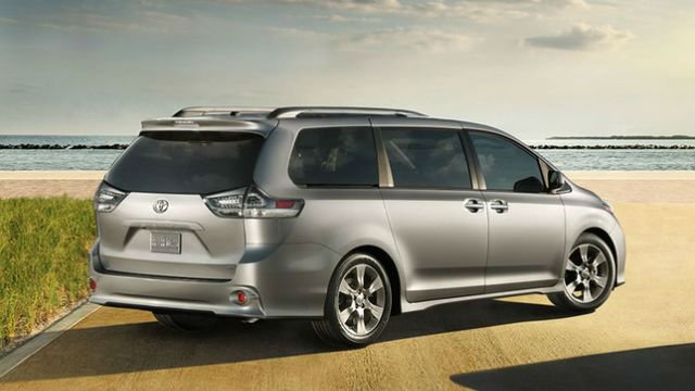 2017 Toyota Sienna Pictures