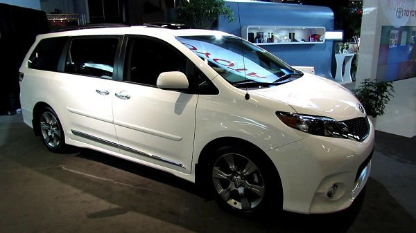 2017 Toyota Sienna White