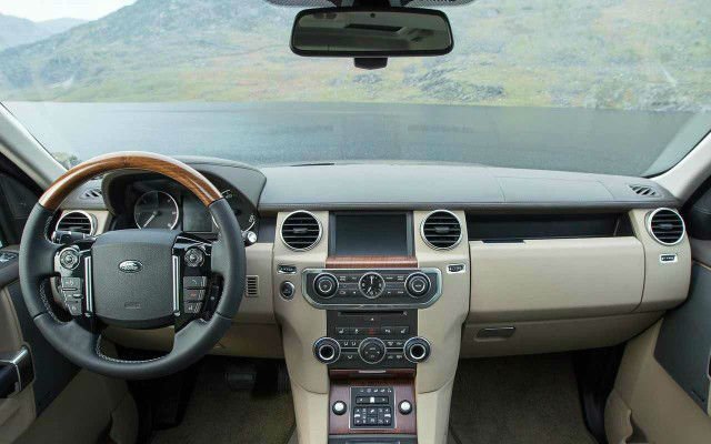 2017 Land Rover Discovery 5 Interior