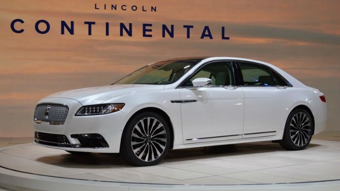 2017 Lincoln Town Car Redesign