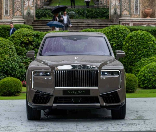 Rolls-Royce Cullinan 2027 SUV
