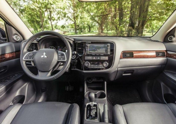 Mitsubishi Outlander 2020 Interior