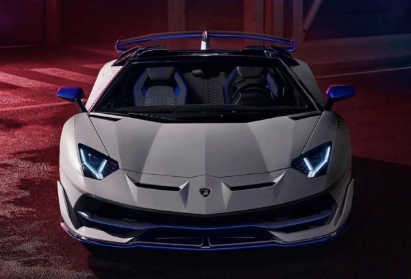 Lamborghini Aventador 2021