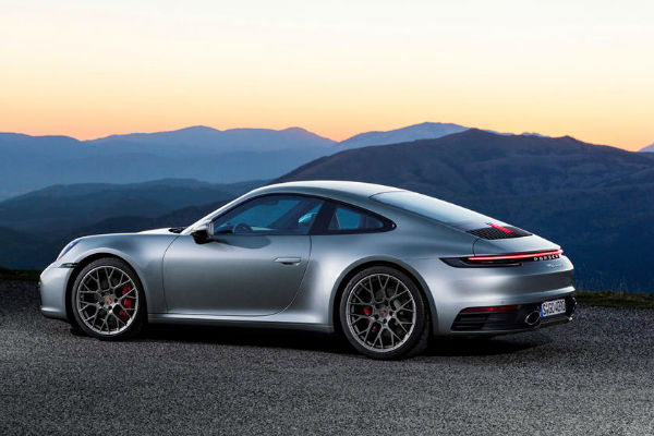 2021 Porsche 911 Carrera