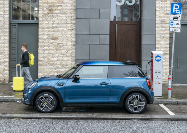 2023 Mini SE