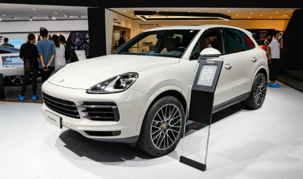 2023 Porsche Cayenne Platinum Edition