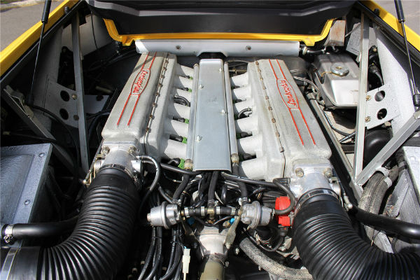 Lamborghini Diablo Engine