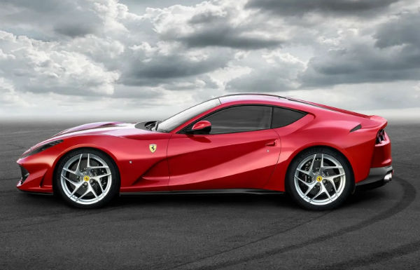 Ferrari 812 Superfast 2024