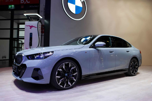 2025 BMW i5 Electric