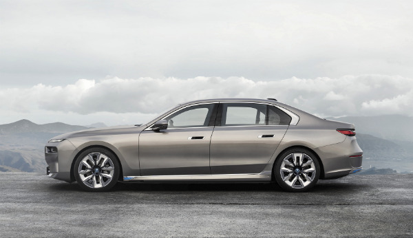 2025 BMW i7 Car