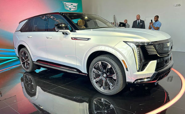 Cadillac Escalade 2025 IQ