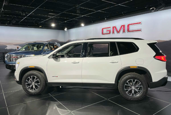 2025 GMC Acadia AT4