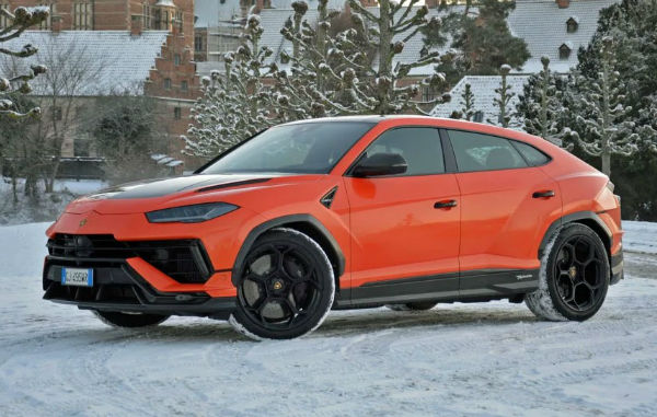 2025 Lamborghini Urus SUV