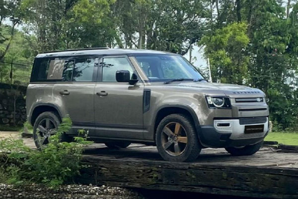 2025 Land Rover Defender SVX