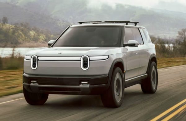 2026 Rivian R1S Quad Curb