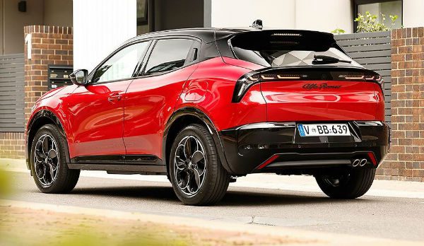 2026 Alfa Romeo Junior Ibrida