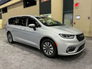 2027 Chrysler Pacifica Hybrid