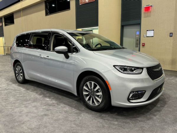 2027 Chrysler Pacifica Hybrid
