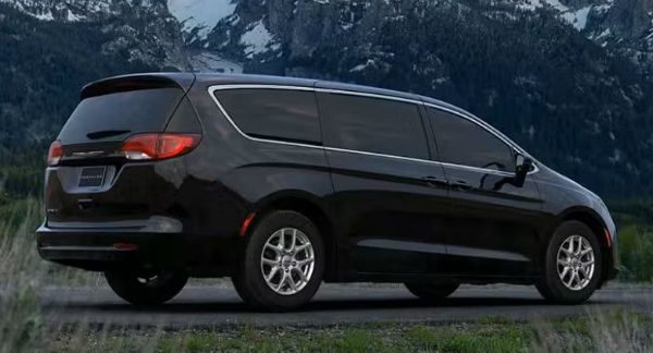 2027 Chrysler Voyager LX