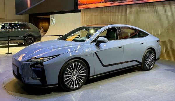2027 Lexus ES 350e