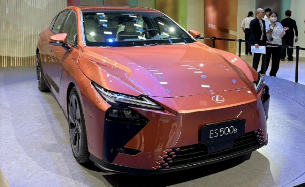 2027 Lexus ES 500e