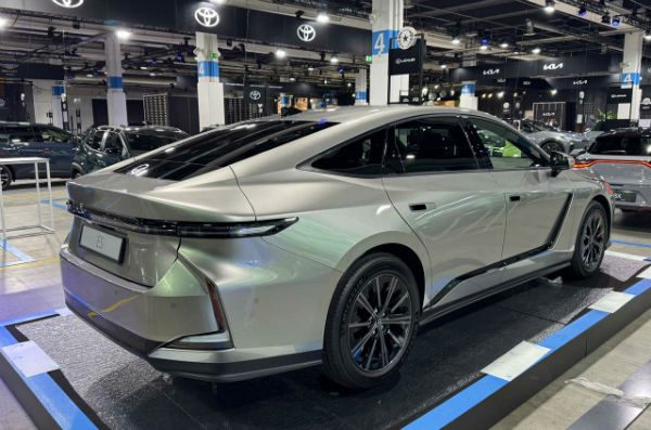 2027 Lexus ES Hybrid