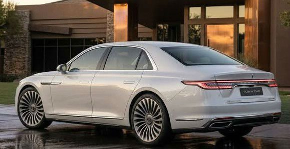2028 Lincoln Town Car