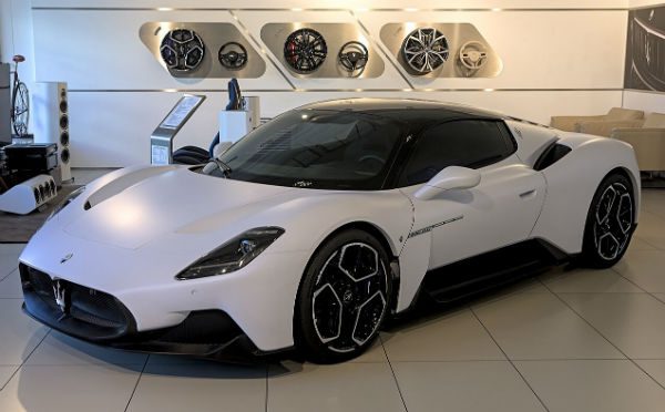 2027 Maserati MC20 Car
